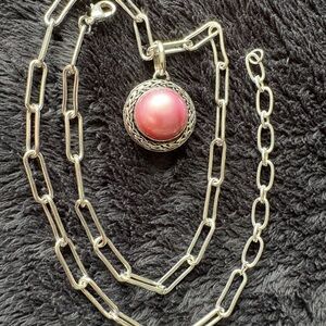 Luxurious Mabé Pearl Pendent in Silver (925).
Breathtaking Luster.
GORGEOUS!